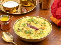 Garlic tadka khichdi