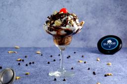 Cashew fudge sundae