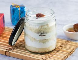 Vanilla gulab jamun jar cake
