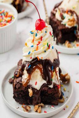 Brownie fudge sundae