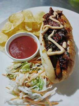 Chilli chicken sausage hot dog