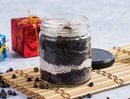 Creamy chocolate jar cake