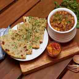 Amritsari kulcha combo