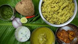 Mini biryani rice + malgudi spl chicken curry + chicken kabab (1 pax)