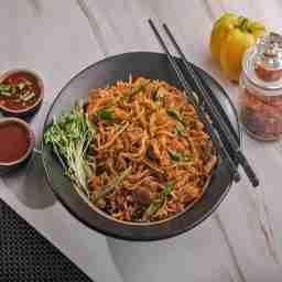 Chicken chilli garlic noodles
