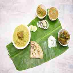2 parotta with chicken curry