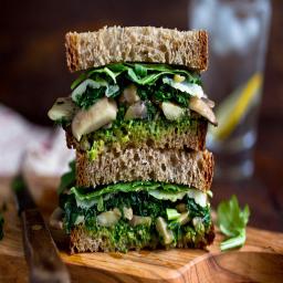 Pesto mushroom sandwich