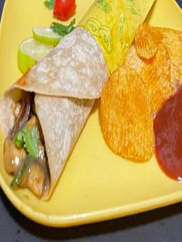 Whole wheat chilli chicken roll