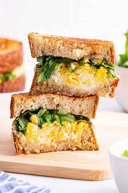 Scrambled egg sandwich