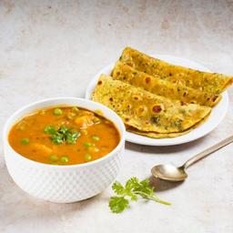 Aloo mutter with thepla
