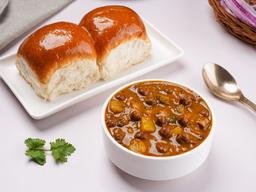 Pav with kala channa