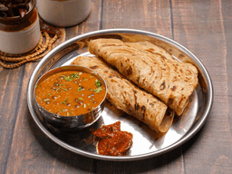 Dal makhani with paratha-2pc