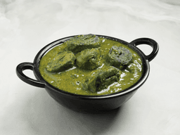Palak soya chaap