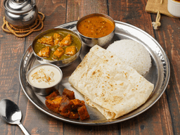 Palak chicken, dal makhani deluxe thali