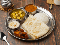 Palak paneer, dal makhani deluxe thal