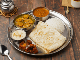 Palak soya chaap, dal makhani deluxe thali