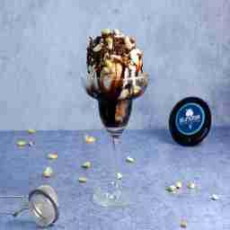 Chocolate fudge sundae medium