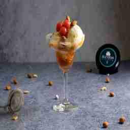Almond vanilla sundae