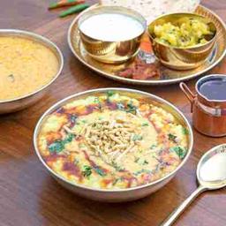 Khatti meethi gujarati khichdi
