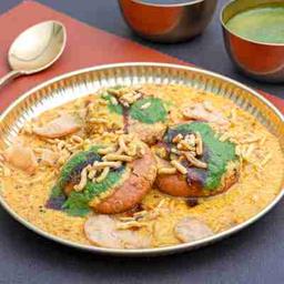 Kadhi kachori chaat (serves 2)