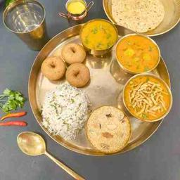 Rajwari baati choorma thali