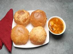 Hare Matar Ki Puri Sabji 4pcs