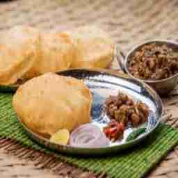Chana Bhatoore (3 Puri Sized Bathuras)