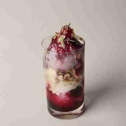 Berry sundae