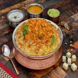 Butter paneer bucket biryani (serves 3)