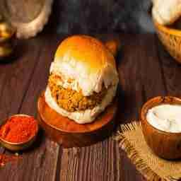 Crunchy vadapav with butter