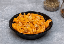 Pink sauce pasta chicken