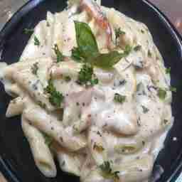 Chicken penne alfredo