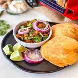 Chole bathura