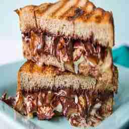 Apple chocolate sandwich