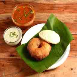 Idli (1 pcs) + vada (1 pcs)