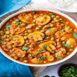 Green peas potato & mushroom curry