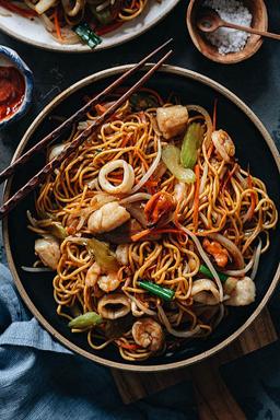 Seafood ginger capsicum noodles