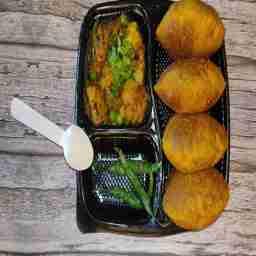 Puri bhaji combo