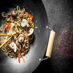 Mushroom fried noodles