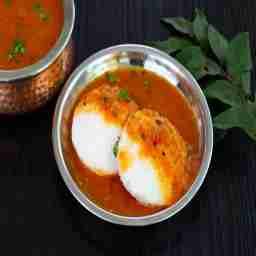 Sambhar dip idli