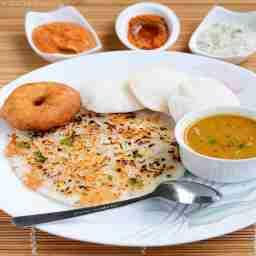 Idli vadai uttapam meal box