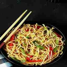 Chicken ginger capsicum noodles