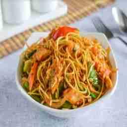 Chicken chilly garlic noodles