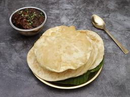 Mutton kosha with 4 luchi