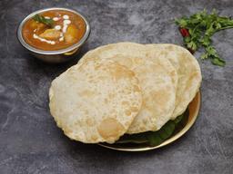 Aloo dum with 4 luchi