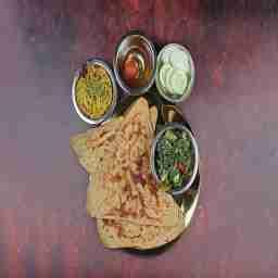 Aloo palak dry with paratha