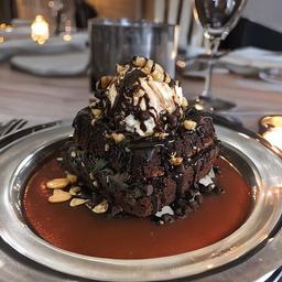 Brownie cake sundae