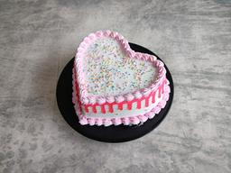 Vanilla heart cake [pure veg]