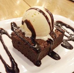 Brownie & vanilla ice cream