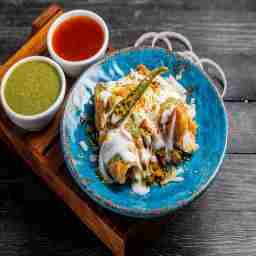 Dahi samosa chaat